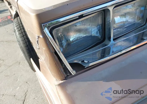 1982 Oldsmobile Cutlass Supreme Brougham z USA, uszkodzony, nr VIN 1G3AM47A6CM477902